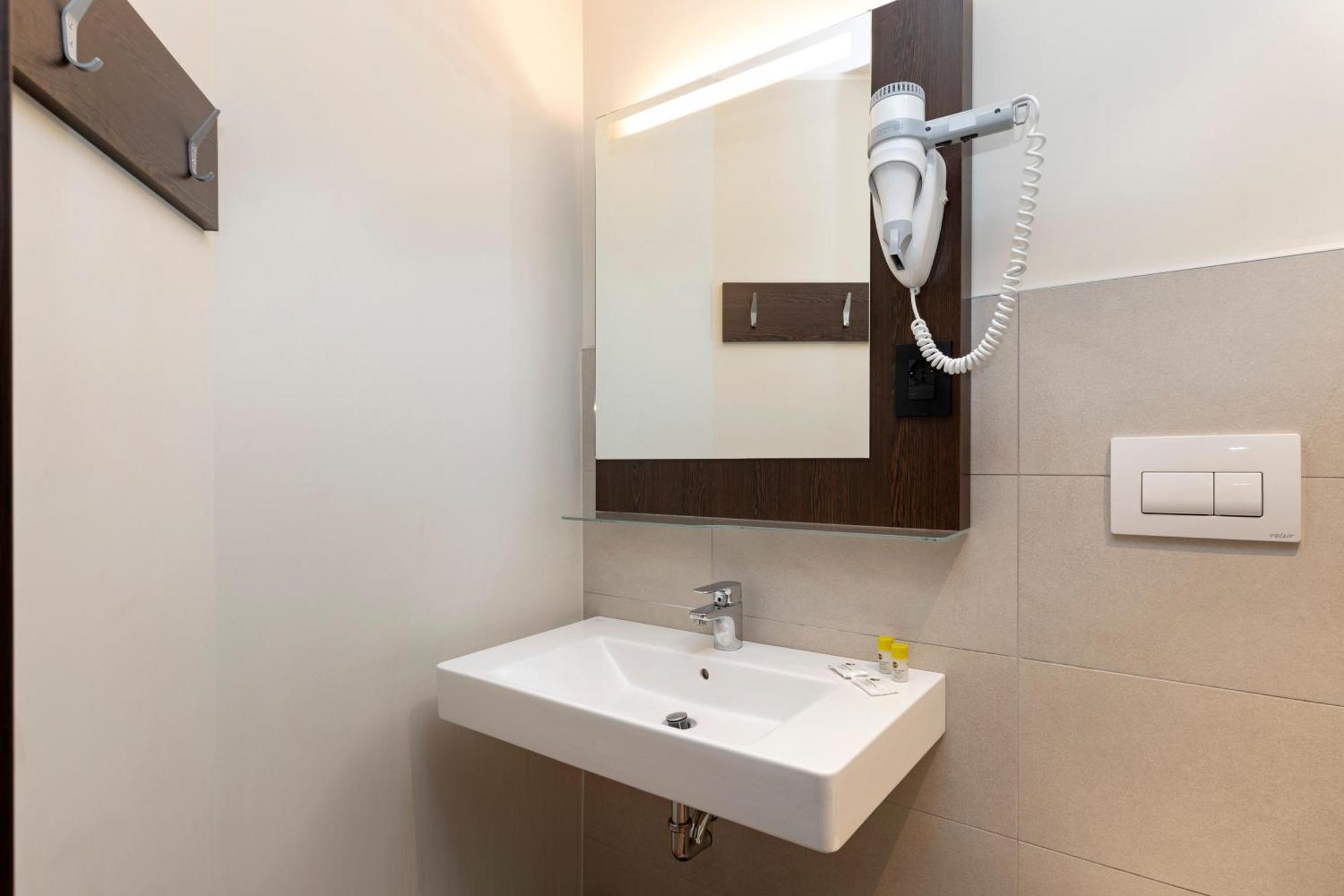 B&B Hotel Milano Sant'Ambrogio Luaran gambar